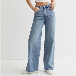 H&M Divided High Waist Wide Leg Light Wash jeans Size 2